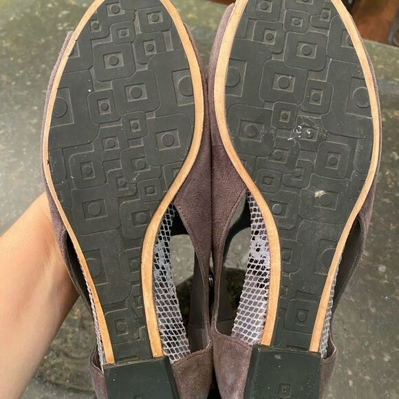 Tsobu Charcoal *Sin* Sandals EUC Sz 8 - Picture 8 of 10